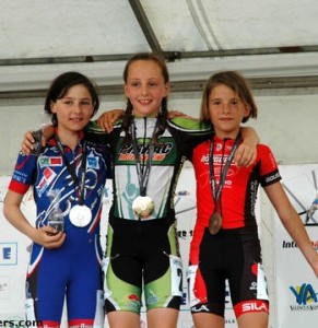 16-08-Podium Jeanne